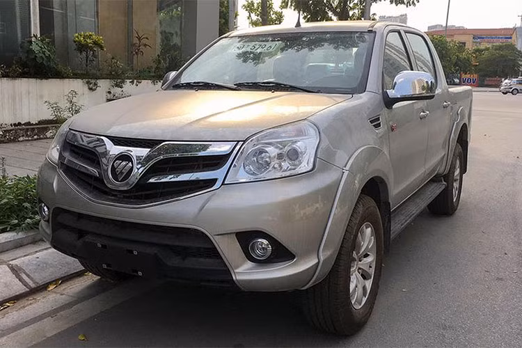 Những mẫu xe ôtô thương hiệu Trung Quốc thường có thiết kế na ná những mẫu xe có tiếng trên thế giới, từ dòng xe bình dân đến hạng sang. Do đó, việc mẫu xe bán tải Trung Quốc mang tên Foton Tunland có thiết kế gợi nhớ đến chiếc Mitsubishi Triton đình đám không quá ngạc nhiên.