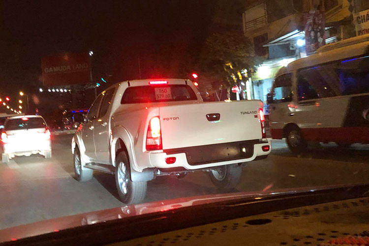 Tại thị trường Úc, bán tải Foton Tunland được phân phối ra thị trường này với 2 phiên bản là S-series (Super Value) và H-series (High End). Trong đó, bản H-series cao cấp hơn có độ phủ sóng rộng hơn nhiều so với bản cấp thấp S-series. Theo phán đoán của một số người dùng, mẫu xe xuất hiện trên đường phố Hà Nội thuộc dòng S-series.