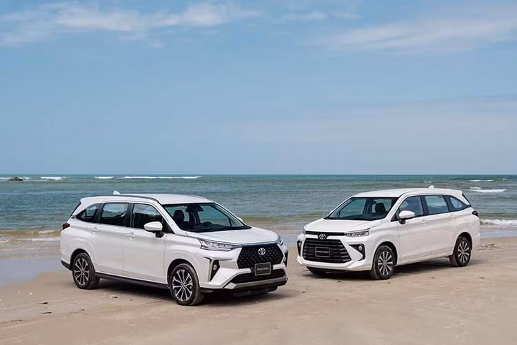 Tương tự Veloz Cross, Toyota Avanza Premio cũng dùng động cơ xăng có mã hiệu 2NR-VE với 4 xi-lanh, dung tích 1.5L, cho công suất tối đa 105 mã lực cùng mô-men xoắn cực đại đạt 138 Nm. Nếu như Toyota Veloz Cross chỉ được trang bị hộp số biến thiên vô cấp CVT thì Avanza Premio có thêm phiên bản số sàn.