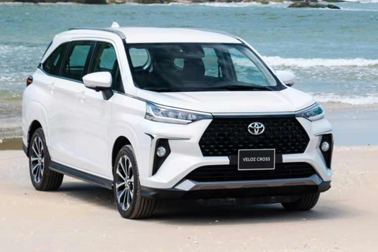Toyota Veloz Cross hiện là mẫu MPV bán chạy thứ 2 tại Việt Nam trong 9 tháng đầu năm 2023 với doanh số cộng dồn 6.142 xe, đứng sau Mitsubishi Xpander (14.187 xe). Con số tương ứng của Toyota Avanza Premio là 2.384 xe.