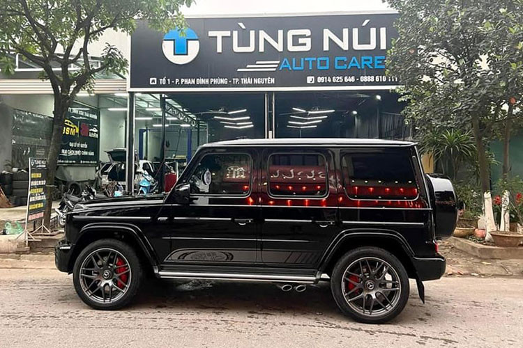 Tại thị trường quê nhà Đức, giá xe SUV hạng sang Mercedes-AMG G63 Edition 55 phiên bản giưới hạn có mức bán ra cao hơn 17.850 Euro (khoảng 450 triệu đồng) so với G63 tiêu chuẩn.