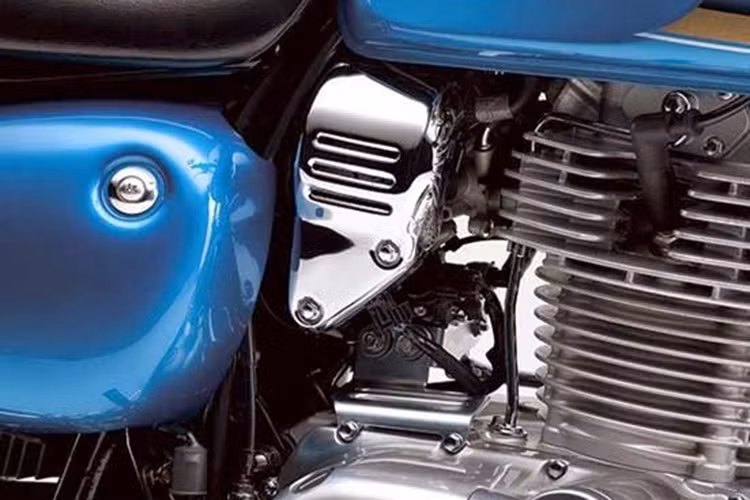 Động cơ của xe vẫn được giữ nguyên với xy-lanh đơn, 4 kỳ, dung tích 250cc, làm mát bằng không khí, cho công suất tối đa 17,4 mã lực tại vòng tua máy 7.500 vòng/phút, mô-men xoắn cực đại 13,3 ft-lb tại 5.500 vòng/phút, đi cùng hộp số 5 cấp.