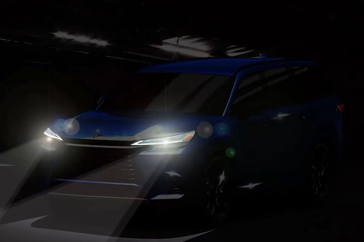 Hiện chưa có thông tin về kích thước cụ thể của tân binh mang thương hiệu Lexus. Trong khi đó, Toyota Grand Highlander 2023 sở hữu chiều dài 5.115 mm và chiều dài cơ sở 2.946 mm. Do đó, Lexus TX 2024 được dự đoán sẽ có chiều dài hơn 5 mét.