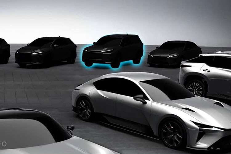 Khác với đàn anh LX 600 vốn dùng cấu trúc sát-xi rời, mẫu crossover Lexus TX 2024 hạng sang sử dụng khung gầm liền khối của ôtô du lịch. Theo thông tin từ giới báo chí Nhật Bản, mẫu crossover hạng sang cỡ lớn này có thể sẽ ra mắt xứ sở hoa anh đào trong năm 2023. Thời điểm trình làng của Lexus TX 2024 được cho là vào khoảng mùa thu năm nay. 