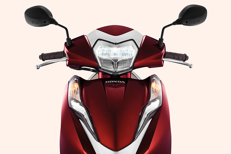 Theo đó, Honda Lead 125 2019 phiên bản mới sẽ không có gì thay đổi về thiết kế, thay vào đó xe sẽ có bộ tem mới hiện đại và thành lịch hơn. Phiên bản Đen mờ và Cao cấp sẽ được bổ sung thêm dòng chữ "Black Edition" và "Premium Edition"