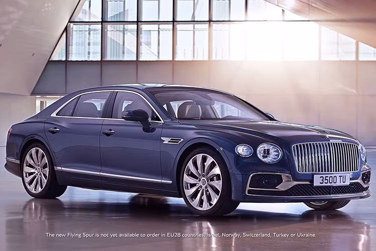 Hãng xe sang Bentley cho biết sẽ bắt đầu nhận đơn đặt hàng cho Flying Spur 2020 vào mùa thu năm nay, các đơn giao hàng đầu tiên sẽ diễn ra vào đầu năm tới. Giá bán Bentley Flying Spur 2020 vẫn chưa được tiết lộ.