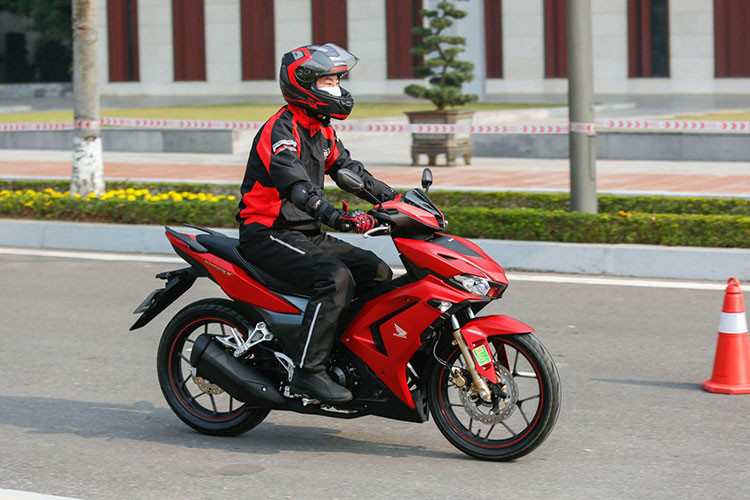 Honda Winner X giam tiep 3 trieu dong, 