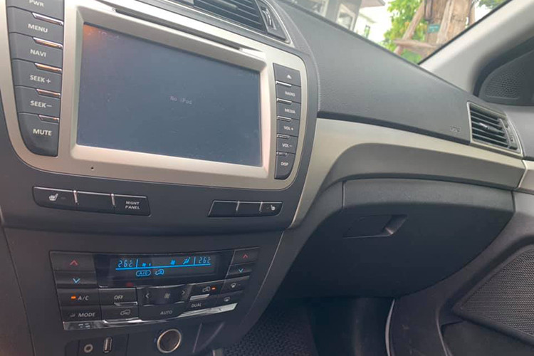 Chiếc BAIC X65 trong bài viết này còn được trang bị cửa sổ trời toàn cảnh, có chiều dài lên tới 930 mm, rộng 630 mm mang đến một không gian thông thoáng cho những người ngồi trong xe.