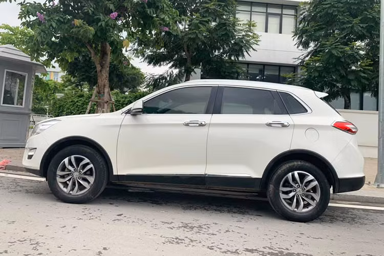 Tại thị trường Trung Quốc, mẫu xe SUV BAIC X65 này còn có tên gọi khác Senova X65, mẫu xe này được ứng dụng những công nghệ và khung gầm của thương hiệu Saab và được BAIC giới thiệu lần đầu tiên tại Triển lãm ôtô Quảng Châu vào tháng 11/2014.