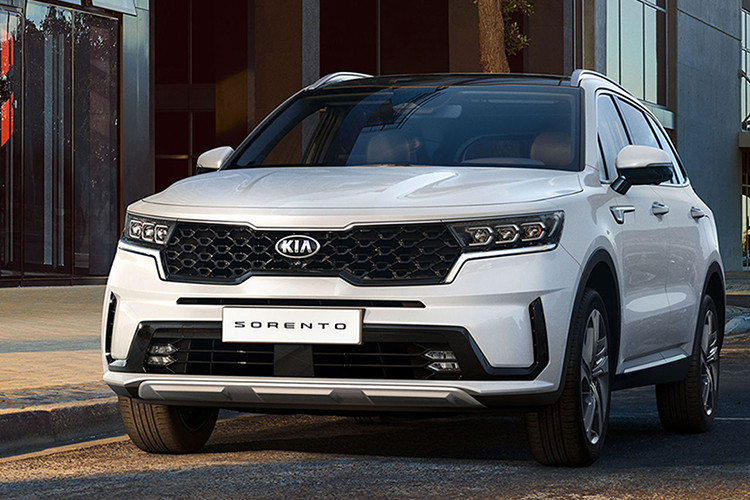 Sau một thời gian dài không nâng cấp, Kia Sorento chuẩn bị đưa về thế hệ mới vừa ra mắt thị trường quốc tế cách đây không lâu. Dự đoán, Sorento vẫn được bán dưới dạng xe lắp ráp trong nước như thế hệ hiện tại và cạnh tranh trực tiếp với Hyundai Santa Fe.
