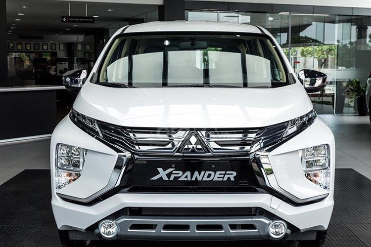 Điểm nhấn mới của xe nằm ở cụm đèn pha LED, bộ mâm mới, ăng-ten vây cá mập, cảm biến lùi, nội thất bọc da (không dùng nỉ như trước đây). Những thay đổi này đã hiện diện trên các bản nâng cấp tại một số nước khu vực Đông Nam Á. Hiện tại, giá xe Xpander dao động 555 - 630 triệu đồng. Tin đồn cho thấy, bản lắp ráp sẽ có giá cao hơn so với giá nhập khẩu.