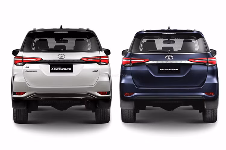Toyota Fortuner 2.4V 2021 không có nhiều điểm mới, vẫn tận dụng chất liệu nhựa mềm kết hợp với các chi tiết mạ bạc. Toyota Fortuner 2.4V được trang bị động cơ dầu 2.4L 2GD-FTV 2.4L, sản sinh công suất 148 mã lực, mô-men xoắn 400 Nm đi kèm hộp số tự động 6 cấp tiêu chuẩn.