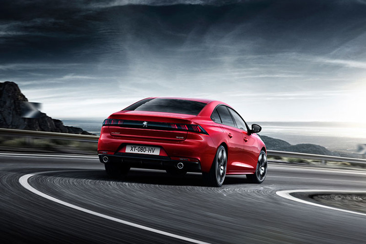 Peugeot 508 lắp ráp tại Việt Nam thuộc thế hệ hoàn toàn mới, cải tiến mạnh mẽ về thiết kế, công nghệ và khung gầm. Nét cá tính của mẫu xe này thể hiện ở cụm đèn LED dạng nanh sư tử và cụm đèn hậu LED vuốt sư tử.