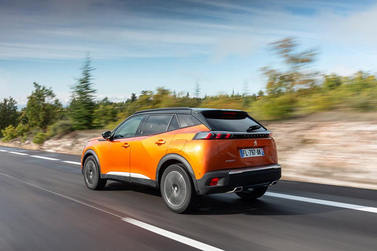 Trong khi đó, mẫu SUV đô thị cỡ nhỏ Peugeot 2008 sẽ hướng đến tầng lớp khách hàng cao cấp hơn. Một nguồn tin cho biết, Peugeot 2008 có ngoại hình gần giống mẫu Sedan Peugeot 508 và khoang nội thất là phiên bản thu nhỏ của đàn anh 3008 và 5008. "Trái tim" của xe có thể là loại 3 xy-lanh, dung tích 1,2L, sản sinh công suất tối đa 100 - 155 mã lực. Giá xe Peugeot 2008 dự kiến khoảng dưới 1 tỷ đồng.