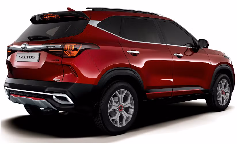 Kia Seltos 2021 mới sẽ giúp hãng xe Hàn Quốc khai phá vùng đất mới, đó là phân khúc xe hạng B - nơi đang có đối thủ Hyundai Kona và Peugeot 2008. Mặc dù là mẫu xe hoàn toàn mới của Kia nhưng Kia Seltos vẫn có nhiều đặc điểm quen thuộc với người Việt khi ngoại thất khá giống Sorento, còn nội thất giống Cerato.