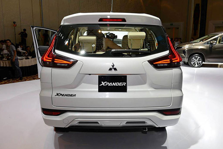 Dù ở bản nào thì Mitsubishi Xpander cũng dùng động cơ xăng 4 xi-lanh, DOHC 16 van, dung tích 1.5 lít, sản sinh công suất tối đa 104 mã lực tại vòng tua máy 6.000 vòng/phút và mô-men xoắn cực đại 141 Nm tại vòng tua máy 4.000 vòng/phút. Động cơ kết hợp cùng hệ dẫn động cầu trước và hộp số sàn 5 cấp hoặc tự động 4 cấp.