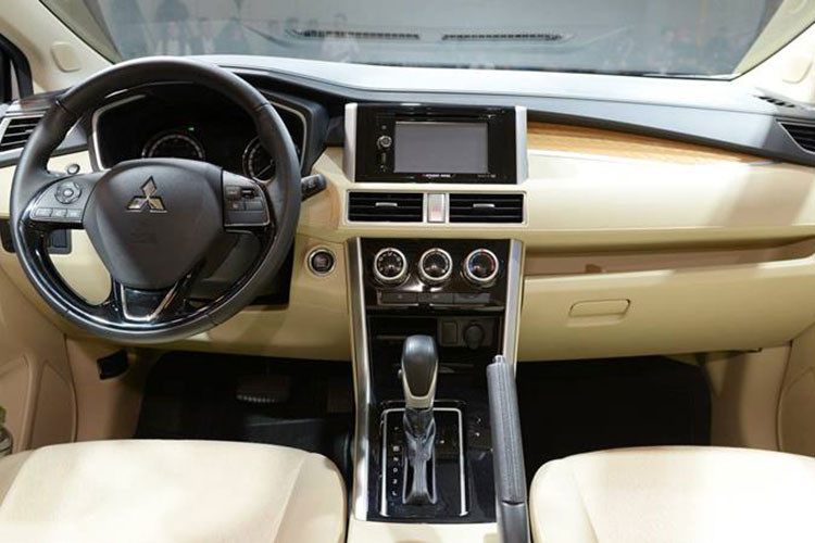 Lần đầu tiên ra mắt vào tháng 8/2018, Mitsubishi Xpander hiện là mẫu xe MPV rất được ưa chuộng tại Việt Nam. Trong tháng 3/2019 vừa qua, hãng Mitsubishi Xpander đã bán được tổng cộng 1.838 xe Xpander cho khách hàng Việt, bỏ xa các đối thủ cùng phân khúc như Toyota Rush, Toyota Avanza hay Kia Rondo.