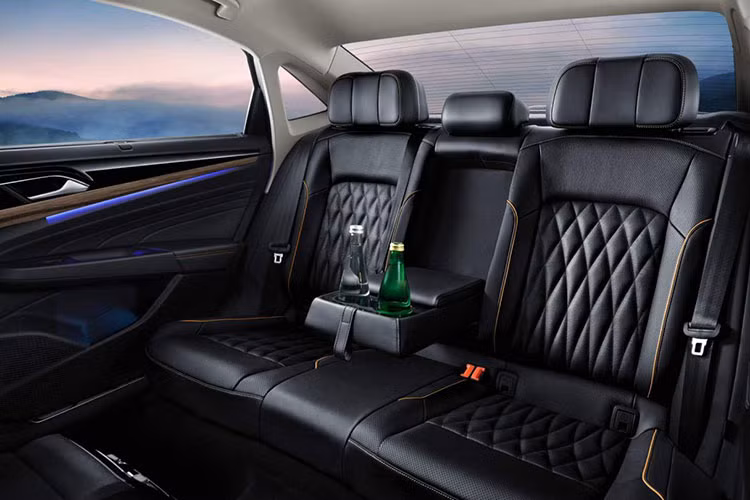 Xe sở hữu động cơ TSI 2.0L, với 2 mức công suất 183 mã lực và 217 mã lực, tùy theo từng phiên bản. Hộp số DSG 7 cấp tự động. Nhiều khả năng sẽ có thêm phiên bản thể thao hơn. Bên cạnh đó là phiên bản hybrid plug-in, sử dụng kết hợp một động cơ xăng TSI 1.4L và một động cơ điện, cho tổng công suất 208 mã lực và mô-men xoắn 400 Nm.