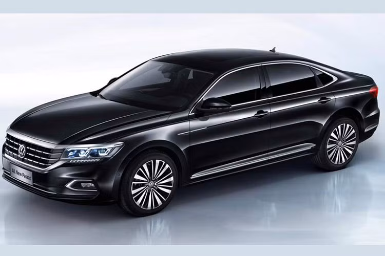 Dự kiến, Volkswagen Passat 2019 sẽ chính thức được bày bán trên thị trường Trung Quốc vào mùa thu năm nay, giá Volkswagen Passat khoảng 210.000 Nhân dân tệ, tương đương 32.612 USD (khoảng 761 triệu đồng). Các đối thủ cạnh tranh của Passat 2019 là Toyota Camry, Honda Accord, Hyundai Sonata, Peugeot 508, Mazda6 hay Renault Talisman.