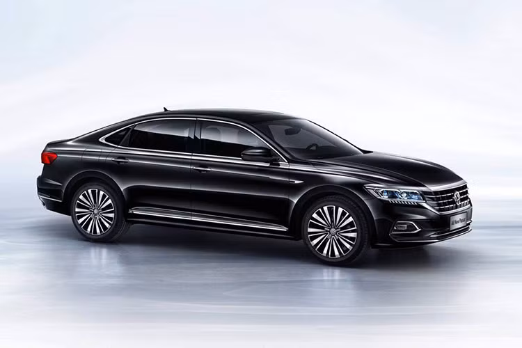 Volkswagen vừa giới thiệu mẫu sedan cỡ D Passat 2019 tại thị trường Trung Quốc. Lý do cho việc Trung Quốc được ưu tiên vì đây là một trong những thị trường lớn nhất của hãng xe Đức. Mẫu xe sedan Volkswagen Passat 2019 là thế hệ hoàn toàn mới với nhiều thay đổi lột xác, không phải phiên bản nâng cấp giữa vòng đời.