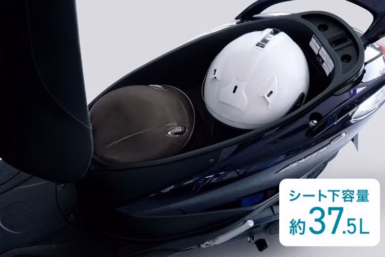 Đặc biệt, Yamaha Axis Z 2025 còn sở hữu cốp chứa đồ siêu rộng tới 37,5 lít rất tiện dụng để người dùng có thể chứa các đồ dùng vật dụng tiện lợi.