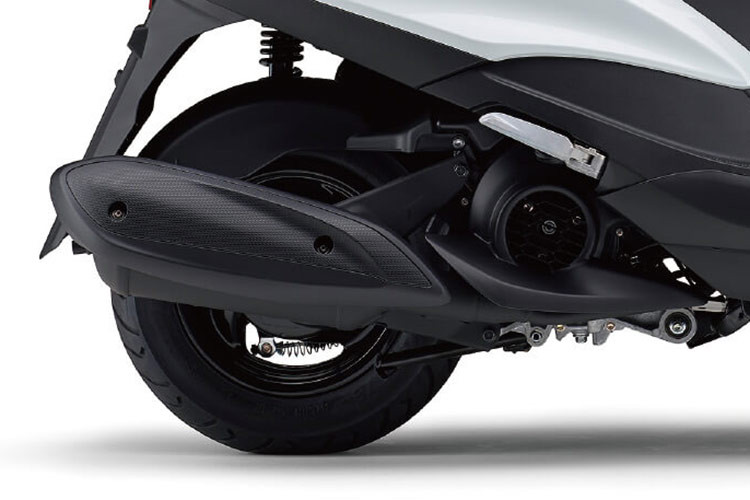 Xe cũng được trang bị vành đúc kèm lốp không săm kích thước trước sau lần lượt là 100/90-10 56J và 100/90-10 56J. Mặc dù sử dụng phanh tang trống cho cả bánh trước và sau nhưng công nghệ UBS giúp tăng tính an toàn khi vận hành.