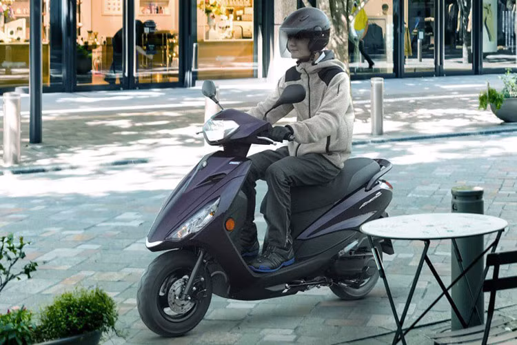 Với hệ thống phun xăng điện tử,Yamaha Axis Z 2025 được xem là mẫu xe tay ga rất tiết kiệm nhiên liệu với mức tiêu thụ chỉ 1,7 lít xăng/100km. 