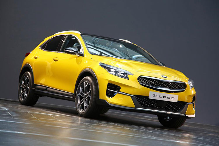 Mới đây, hãng xe hơi Hàn Quốc vừa chính thức trình làng mẫu crossover đô thị Kia XCeed 2020 mới tới thị trường châu Âu. Xe được định vị nằm giữa phân khúc của Stonic và Sportage. Cũng có thể coi đây là phiên bản crossover hóa của chiếc wagon ProCeed hoặc chiếc hatchback Ceed mà Kia đang bán tại châu Âu.