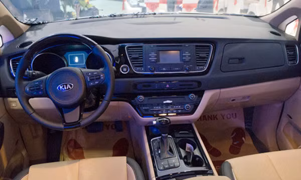 Kia Grand Sedona 2015 co gia 1,18 ty tai Viet Nam-Hinh-2