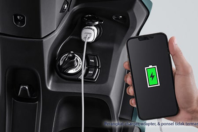 Thông qua qua kết nối thông minh, người sử dụng có thể nhận các thông báo tin nhắn, cuộc gọi, ứng dụng của smartphone trên mặt đồng hồ tiện lợi, trong khi với ứng dụng trên smartphone người sử dụng cũng nắm được nhiều thông tin quan trọng về xe.