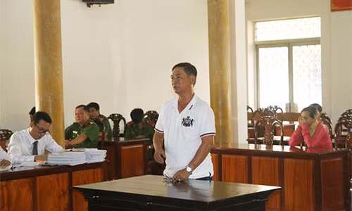 Nghi an keo dai ‘ky an’ giao cau voi tre em o An Giang