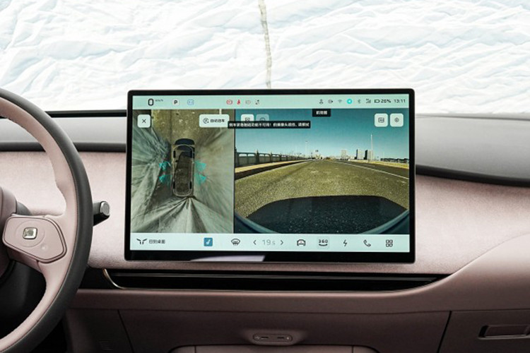 Hongqi Tiangong 05 sử dụng hệ thống lái xe thông minh L2.9 mới nhất của thương hiệu. Phần cứng của nó tích hợp 23 cảm biến và bộ xử lý Snapdragon Ride SA8650P của Qualcomm. Do đó, Tiangong 05 hỗ trợ chức năng Navigation On Autopilot (NOA) trong thành phố và trên đường cao tốc.