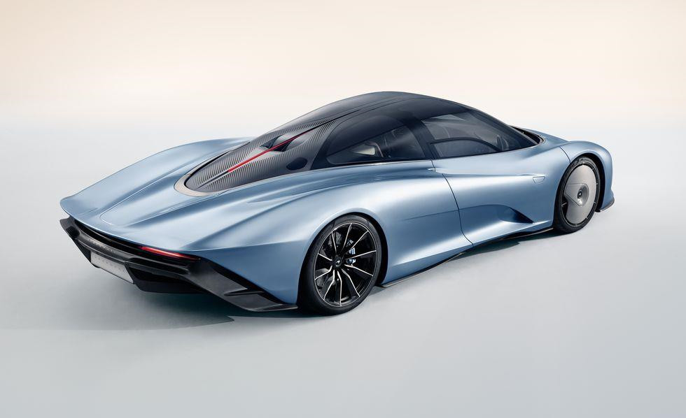 McLaren Speedtail. Động cơ hybrid V8 4.0L tăng áp kép của McLaren Speedtail sản sinh công suất tới 1.036 mã lực, tăng tốc 0-300 km/h trong 12,8 giây trước khi đạt tốc độ tối đa 402 km/h. Chỉ 106 chiếc được sản xuất với giá bán từ 2,2 triệu USD. Siêu xe của McLaren sẽ tới tay khách hàng trong năm tới.
