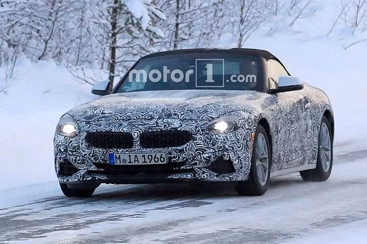 Với những hình ảnh này, có thể thấy BMW Z4 thế hệ mới phiên bản sản xuất ảnh hưởng rất nhiều từ chiếc BMW Z4 concept đã được ra mắt tại sự kiện Pebble Beach Concours d'Elegance trong năm 2017 vừa qua.