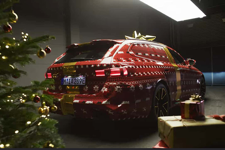 Lần cuối cùng một chiếc M5 Touring xuất hiện là vào năm 2007 khi phiên bản dựa trên E61 được cung cấp, và trước đó, có mẫu dựa trên E34 ra mắt vào năm 1992.