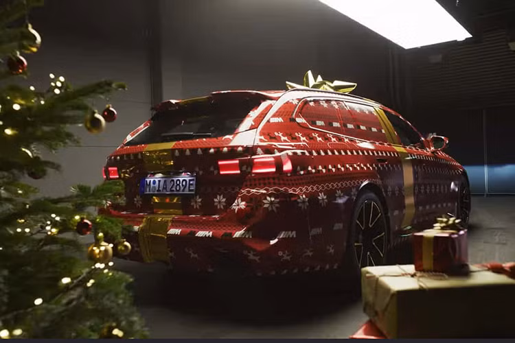 Lần cuối cùng một chiếc M5 Touring xuất hiện là vào năm 2007 khi phiên bản dựa trên E61 được cung cấp, và trước đó, có mẫu dựa trên E34 ra mắt vào năm 1992.