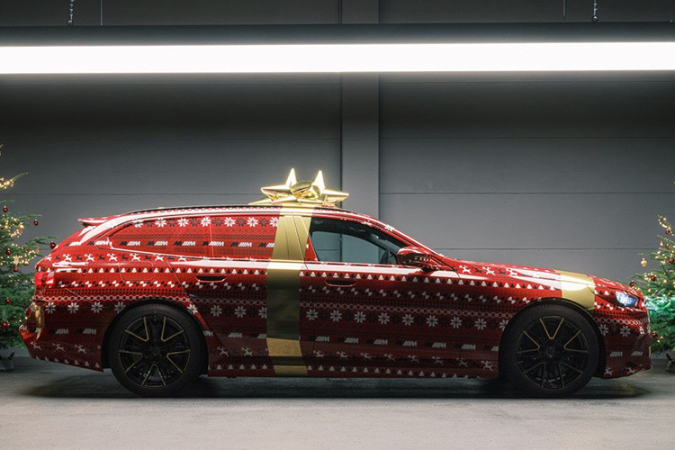 Được công bố lần đầu tiên vào tháng 6 năm nay, BMW M5 Touring 2024 mới dựa trên thế hệ mới nhất G61 của 5 Series. Và đây mới chỉ là lần thứ 3 trong lịch sử hãng tung ra một chiếc M5 dành cho các gia đình. 