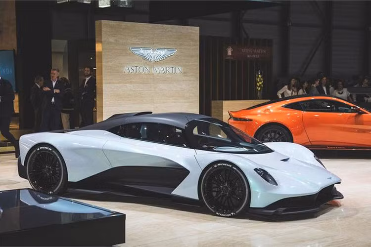 Cụ thể hơn, Valhalla sẽ là 1 trong 3 chiếc Aston Martin xuất hiện trong phim, và là đại diện duy nhất đến từ thế kỷ 21. Được biết 2 chiếc Aston Martin còn lại sẽ là DB5 đến từ những năm đầu 1960 và V8 Vantage 1987, cả 2 đều đã từng góp mặt trong các phần phim James Bond cổ điển.