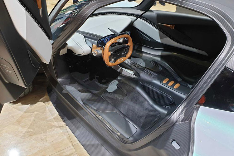 Đây sẽ là mẫu xe đầu tiên được nhận động cơ tăng áp hybrid V6 của Aston Martin, đánh dấu sự trở lại của công ty trong lĩnh vực thiết kế động cơ. Valhalla mang vai trò là mẫu hypercar động cơ đặt giữa thứ ba của nhà sản xuất Anh Quốc theo sau Aston Martin Valkyrie và Valkyrie AMR Pro, và nối đuôi nó sẽ là một mẫu Vanquish mới.