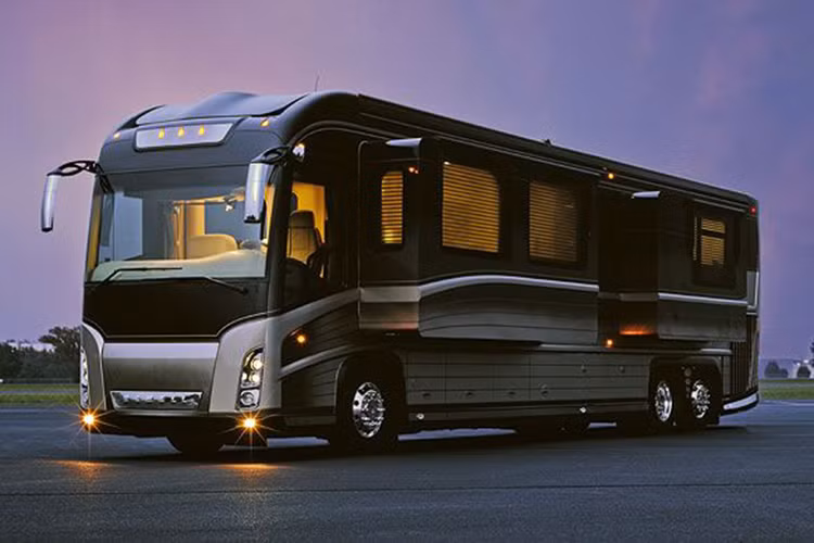 Nhân dịp sinh nhật lần thứ 83 của cựu Tổng thống Zimbabwe (năm 2007), Robert Magube, đại sứ Trung Quốc tại Zimbabwe, Yuan Nansheng đã gửi tặng một món quà, chiếc xe buýt FAW sang trọng trị giá gần 1,7 triệu USD. Xe buýt của cựu Tổng thống Magube được trang bị không gian nội thất sang trọng bậc nhất, đầy đủ tiện nghi như một khách sạn 5 sao.