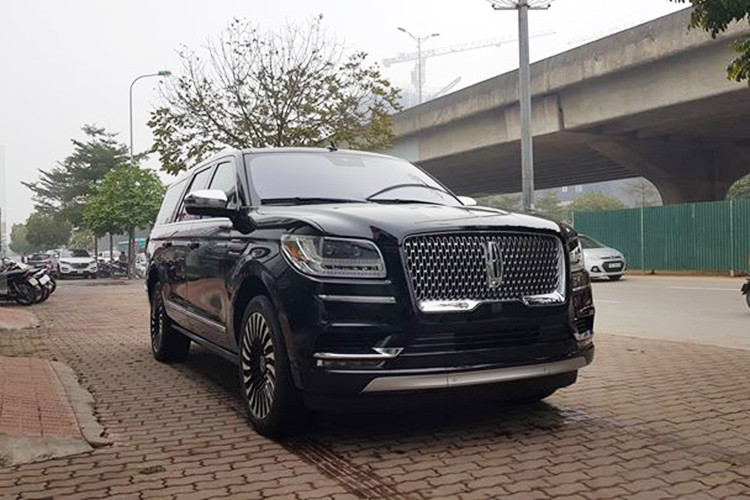 Đối thủ chính của Lincoln Navigator 2019 là những cái tên sừng sỏ như Lexus LX570 Super Sport, Cadillac Escalade hay Infiniti QX80...