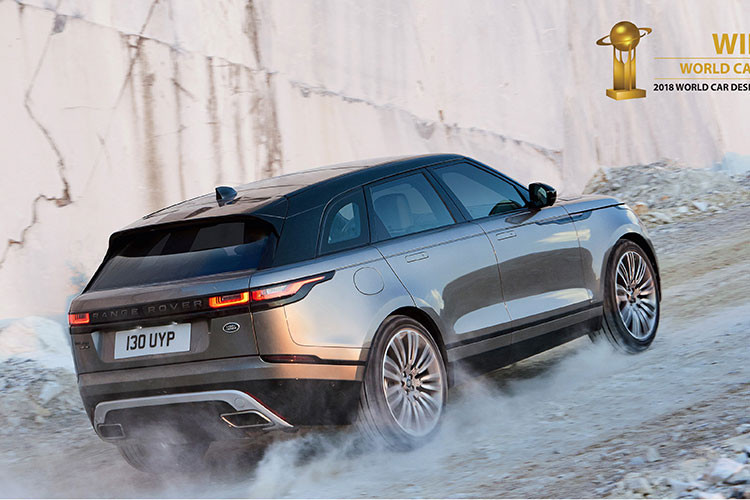 Nhà sản xuất Land Rover cung cấp 3 tùy chọn động cơ cho Range Rover Velar. Máy xăng gồm loại 4 xy-lanh tăng áp 2.0L công suất 247 mã lực và V6 siêu nạp, dung tích 3.0L với công suất tối đa 380 mã lực. Động cơ diesel 2.0L thì tạo ra công suất tối đa 180 mã lực. Tất cả đều kết hợp với hộp số tự động 8 cấp và dẫn động 4 bánh.