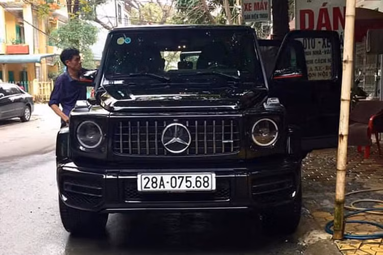 Tính đến thời điểm hiện tại số lượng xe Mercedes-AMG G63 2019 cập bến Việt Nam chỉ đếm trên đầu ngón tay. Hầu hết những chiếc xe này được đưa về theo diện nhập khẩu tư nhân đi kèm giá bán hơn 13 tỷ đồng.