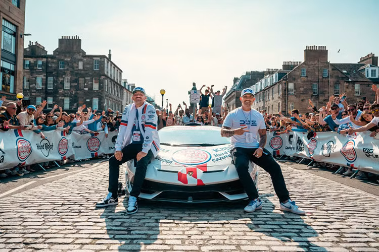 Danh sách những người nổi tiếng khác tham dự Gumball 3000 2024 năm này còn có cựu cầu thủ Patrice Evra với chiếc Rolls-Royce Cullinan, YouTuber người Mỹ DailyDrivenExotics (DDE) cùng Lamborghini SVJ...