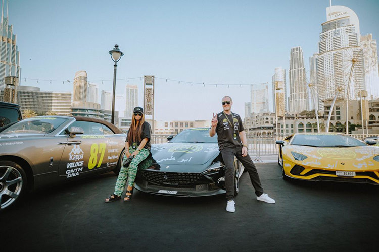 Chắc chắn, sự kiện không thể thiếu Maximillion Cooper - người sáng lập hành trình siêu xe nổi tiếng Gumball 3000. Ông là một doanh nhân người Anh, được biết đến với biệt danh "Mr. Gumball".