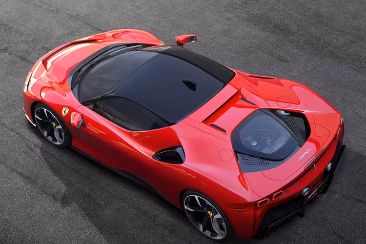 Theo giới mê xe Việt Nam, đây nhiều khả năng sẽ là chiếc Ferrari SF90 Stradale thứ 3 về nước dành cho các khách hàng, sớm hơn nhiều so với siêu xe Ferrari SF90 Stradale của đại gia Cường Đô la đặt mua chính hãng.