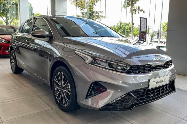 Với diện mạo được cải tiến, tăng trang bị đã mang lại thành công đáng kể về doanh số bán tại thị trường Việt, dần trở thành nỗi ám ảnh đối với các đối thủ Nhật Bản cùng phân khúc xe sedan hạng C. Trong tháng 3, K3 đã bán được 1.327 xe, và dẫn đầu phân khúc xe hạng C khi đạt được 3.576 xe bán ra trong quý I/2022. Tạo khoảng cách rất xa so với Mazda3, Honda Civic, Toyota Altis và Hyundai Elantra.