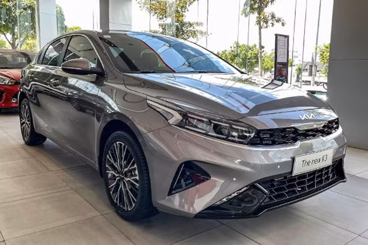 Với diện mạo được cải tiến, tăng trang bị đã mang lại thành công đáng kể về doanh số bán tại thị trường Việt, dần trở thành nỗi ám ảnh đối với các đối thủ Nhật Bản cùng phân khúc xe sedan hạng C. Trong tháng 3, K3 đã bán được 1.327 xe, và dẫn đầu phân khúc xe hạng C khi đạt được 3.576 xe bán ra trong quý I/2022. Tạo khoảng cách rất xa so với Mazda3, Honda Civic, Toyota Altis và Hyundai Elantra.