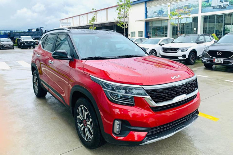 Kể từ khi được Thaco lắp ráp và phân phối tại Việt Nam, Kia Seltos đã biến Ford EcoSport và Hyundai Kona trở thành “dĩ vãng” và rút lui khỏi thị trường. Với doanh số 1.280 xe bán ra trong tháng 3, tăng gần 30 xe so với tháng trước. Cộng dồn từ đầu năm tới nay đã có 3.985 xe được bán ra.