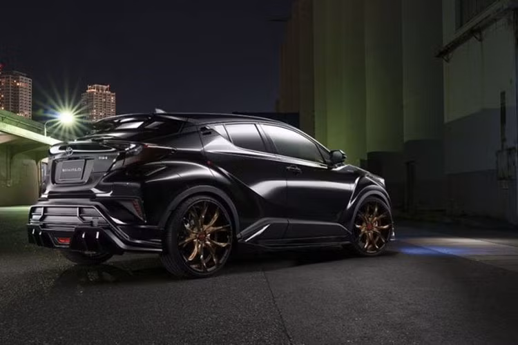 Chiếc crossover cỡ nhỏ Toyota đã được sản xuất dựa trên cấu trúc toàn cầu mới của TNGA. Với gói độ bodykit, cản trước và sau của xe được mở rộng, hốc gió hai bên to hơn và lớp sơn mới bên ngoài.